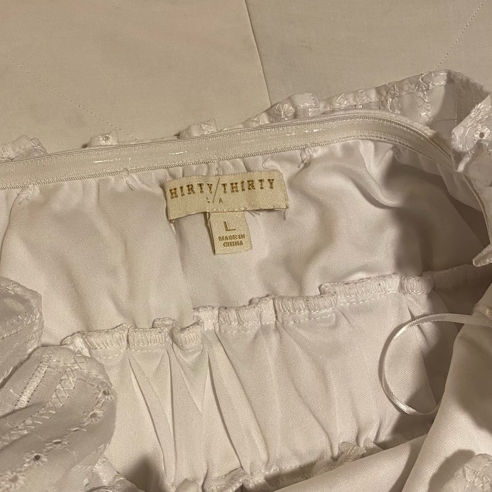 Elegant Thirty/Thirty White Ruffled Eyelet Women's Top Blouse - Picture 3 of 6